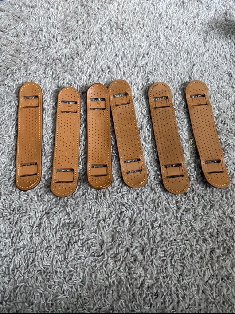 Louis Vuitton Strap pad A34 - Picture 8 of 11